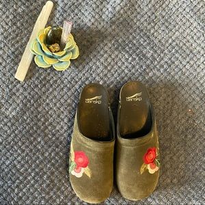 Beautiful Embroidered Dansko Slip On size 40